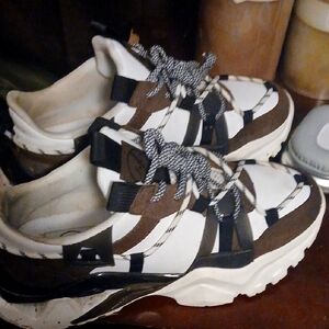 Stylish Men's Sneakers in Brown and White